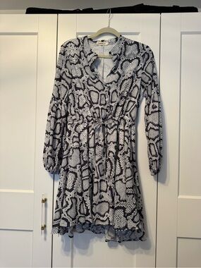 Black and White Snake Print Long Sleeve Mini Dress